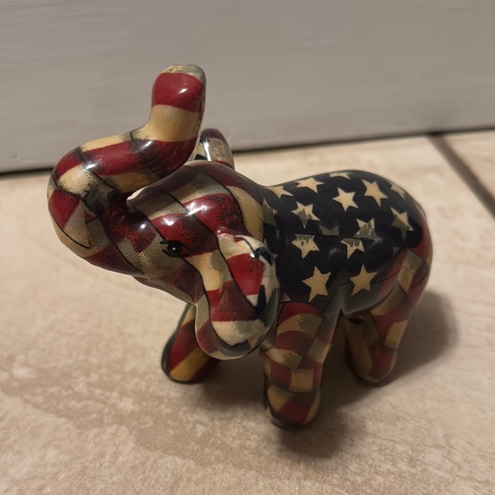 Vintage LaVie ELEPHANT Figurine
Patriotic American Flag Statue USA